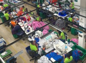 Visita técnica ao Bahia Têxtil Center, localizado no bairro do Uruguai, em Salvador (BA). O complexo reúne lojas de moda e fardamento com pronta-entrega, aproximando fábrica e mercado, e criando novas oportunidades para a economia local.

O espaço conta ainda com um coworking equipado com máquinas de alta complexidade e um centro de formação de mão de obra, iniciativas voltadas a fortalecer a cadeia produtiva e incentivar o empreendedorismo na comunidade.